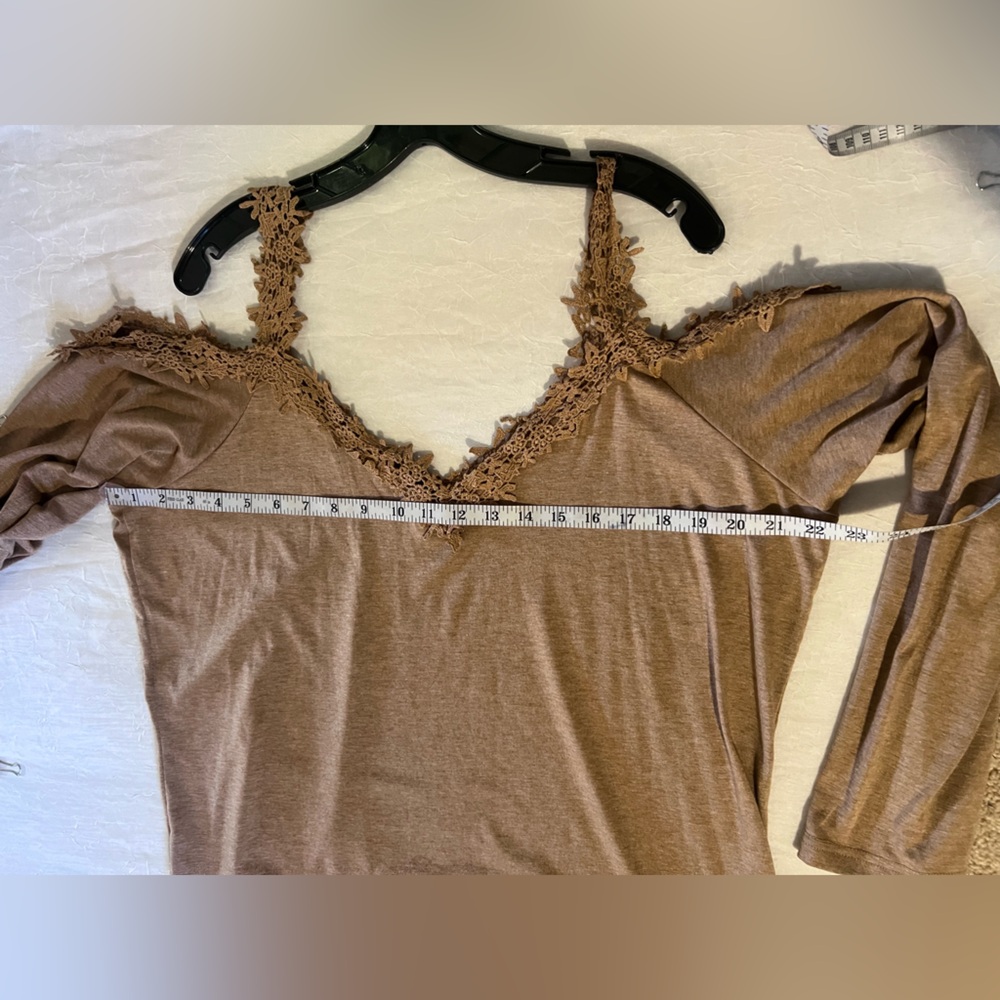 Off the shoulder women’s top - Picture 5 of 7